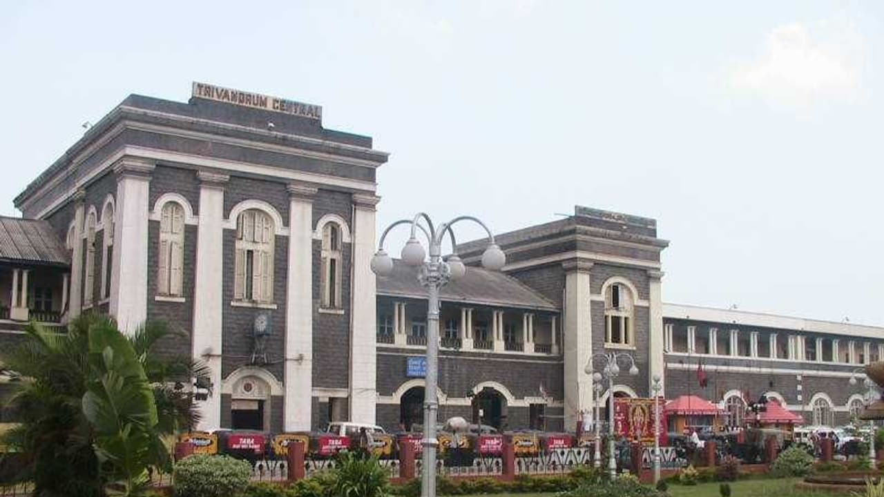 നിലമ്പൂരില് നിന്നും കാണാതായ കുട്ടികളെ തമ്പാനൂരില് കണ്ടെത്തി നിലമ്പൂരില് നിന്നും കാണാതായ കുട്ടികളെ തമ്പാനൂരില് കണ്ടെത്തി