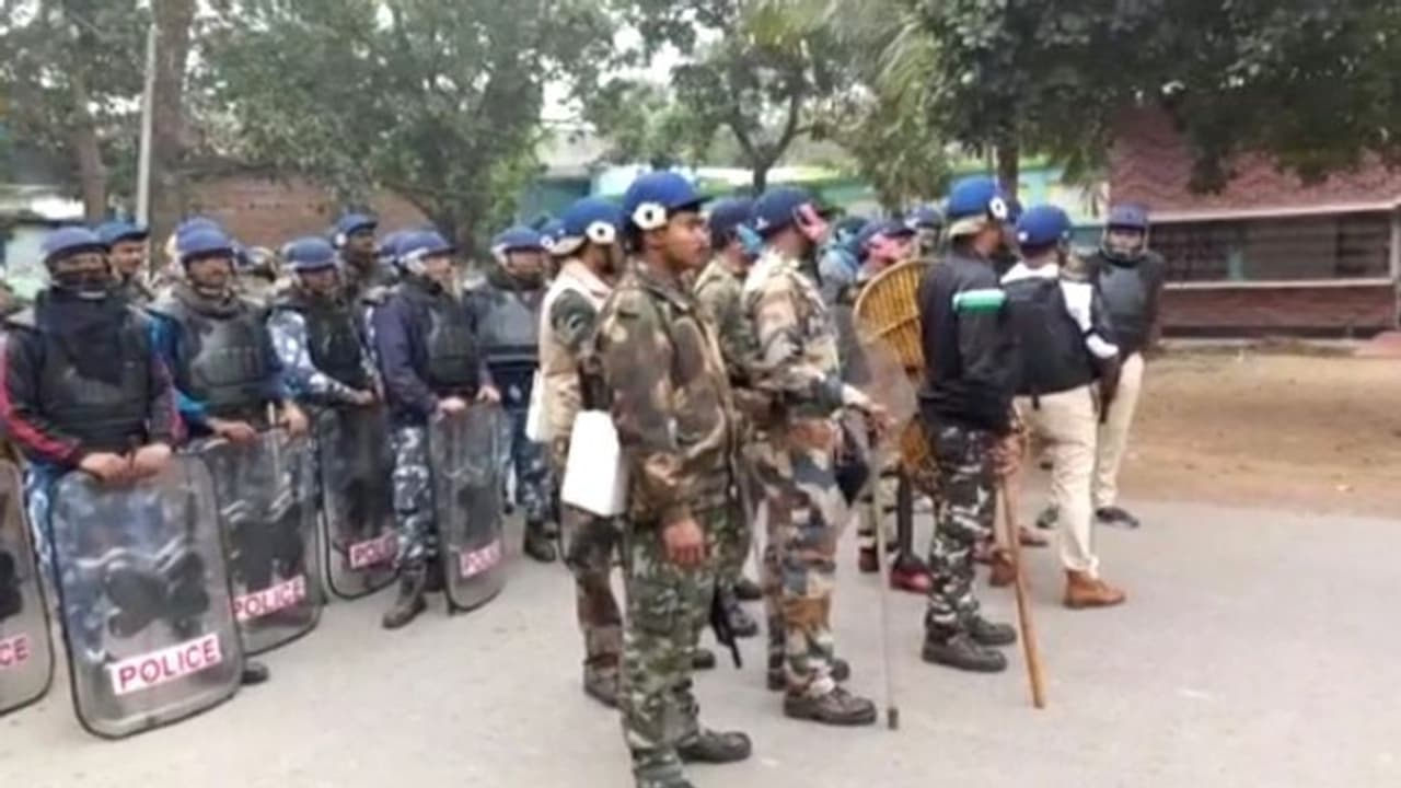 জলঙ্গীকাণ্ডে মৃতের সংখ্যা বেড়ে ২, তদন্তের আগেই 'তৃণমূলকে ক্লিনচিট' জলঙ্গীকাণ্ডে মৃতের সংখ্যা বেড়ে ২, তদন্তের আগেই 'তৃণমূলকে ক্লিনচিট'