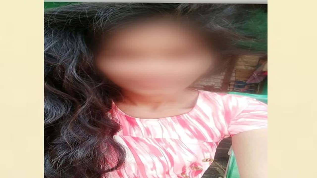 నూజివీడులో బీఫార్మసీ విద్యార్థిని ఆత్మహత్య... అలా చేయవద్దంటూ సూసైడ్ నోట్ నూజివీడులో బీఫార్మసీ విద్యార్థిని ఆత్మహత్య... అలా చేయవద్దంటూ సూసైడ్ నోట్