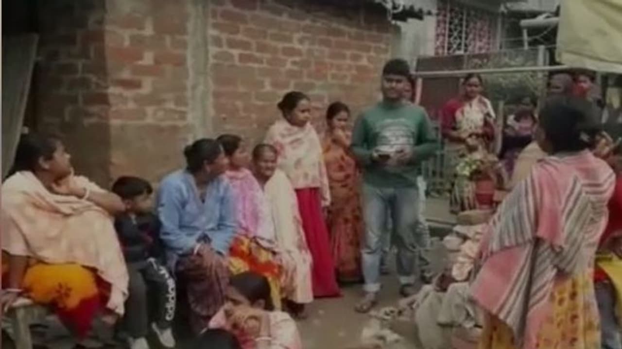 সরস্বতী পূজোয় মোমবাতি থেকে শাড়ির আঁচলে আগুন, অগ্নিদগ্ধ হয়ে মৃত্যু শিশুর সরস্বতী পূজোয় মোমবাতি থেকে শাড়ির আঁচলে আগুন, অগ্নিদগ্ধ হয়ে মৃত্যু শিশুর