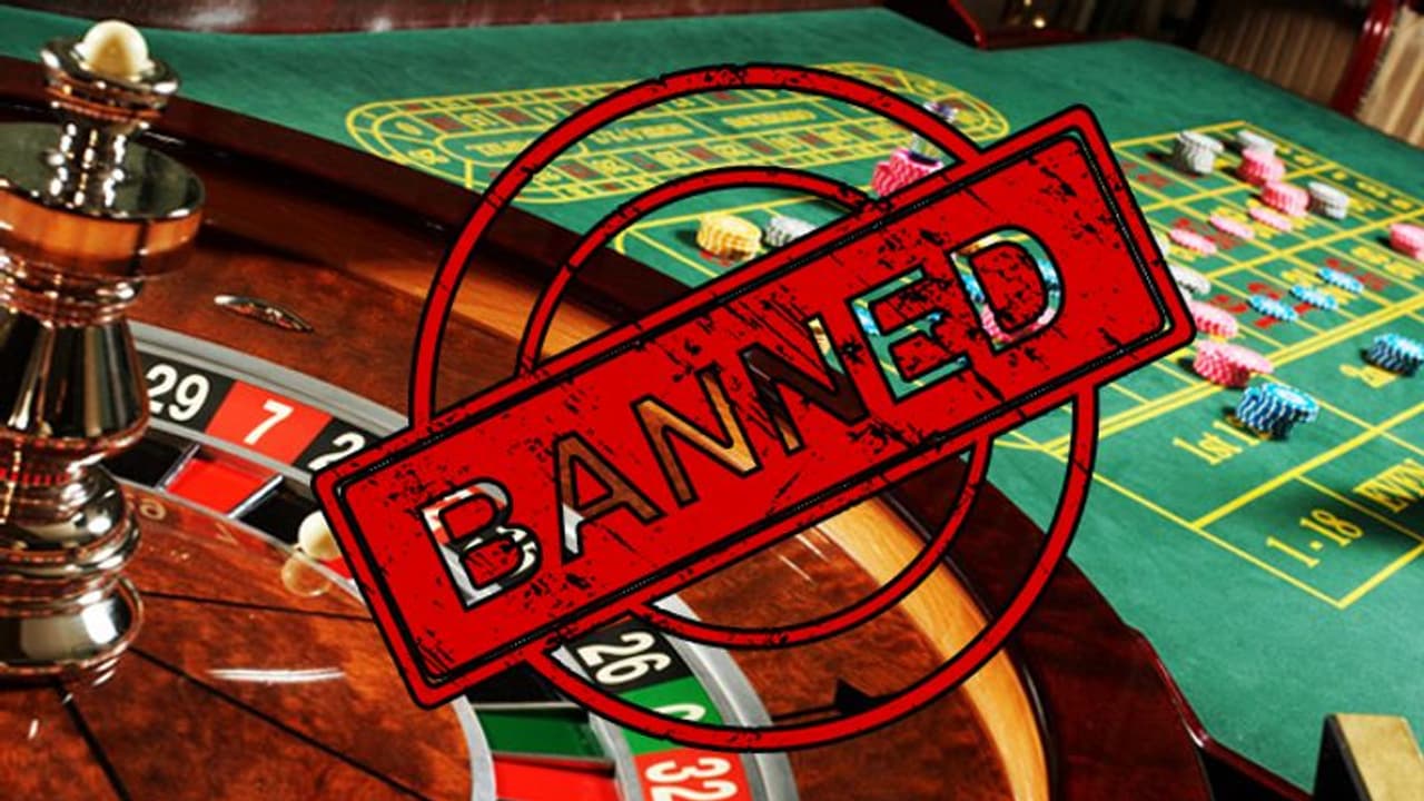 హైదరాబాద్లో పేకాట దందాకు బాస్ అరవింద్ అగర్వాల్.. కస్టమర్లంతా సినీ, రాజకీయ ప్రముఖులే..? హైదరాబాద్లో పేకాట దందాకు బాస్ అరవింద్ అగర్వాల్.. కస్టమర్లంతా సినీ, రాజకీయ ప్రముఖులే..?