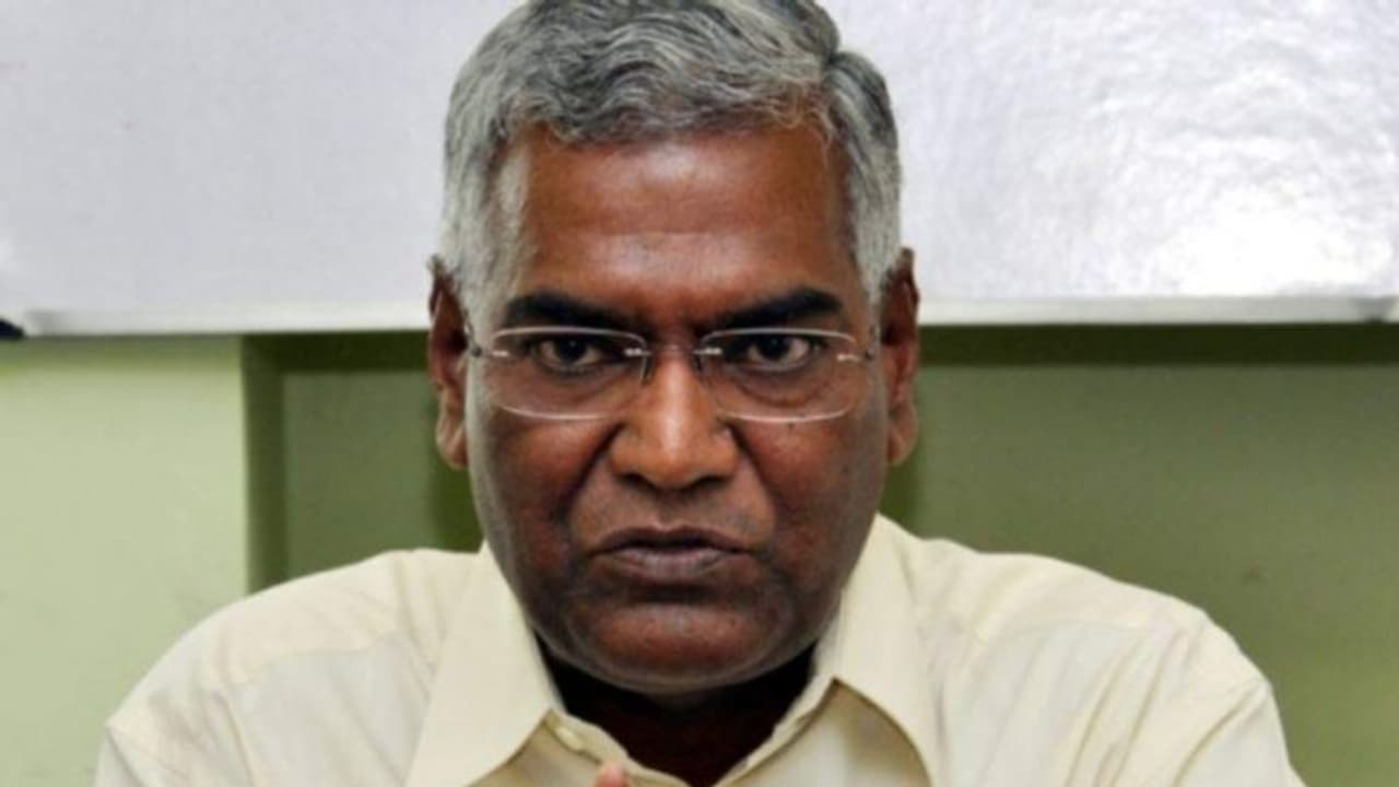 నేరగాడికి భారతరత్నా..! : అద్వానీపై సిపిఐ రాజా సంచలనం నేరగాడికి భారతరత్నా..! : అద్వానీపై సిపిఐ రాజా సంచలనం