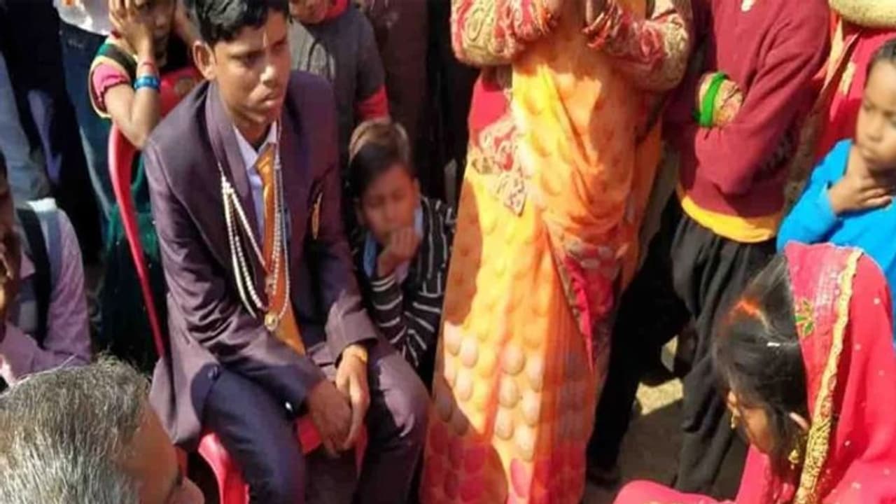 7 फेरों के बाद आया विदाई का समय, दूल्हे का पैर देख दुल्हन ने ससुराल जाने से किया मना 7 फेरों के बाद आया विदाई का समय, दूल्हे का पैर देख दुल्हन ने ससुराल जाने से किया मना