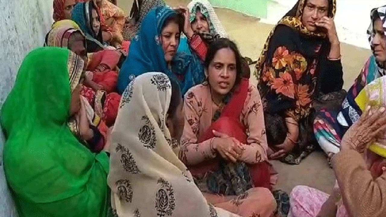 स्कूल नहीं जाना चाहता था चौथी में पढ़ने वाला बेटा, मां ने जबरन भेजा तो रास्ते में कर लिया सुसाइड स्कूल नहीं जाना चाहता था चौथी में पढ़ने वाला बेटा, मां ने जबरन भेजा तो रास्ते में कर लिया सुसाइड