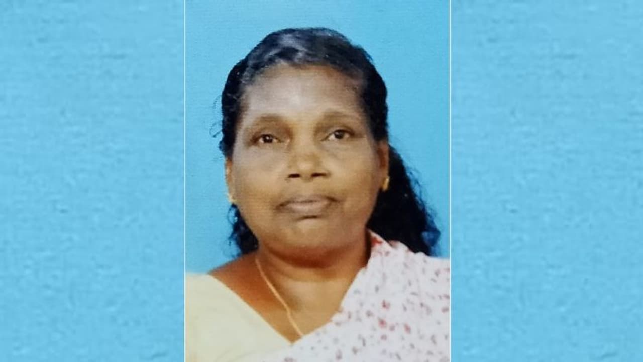 വീട്ടമ്മയെ അടുക്കള മുറ്റത്തെ അടുപ്പിനരികില് മരിച്ചനിലയില് വീട്ടമ്മയെ അടുക്കള മുറ്റത്തെ അടുപ്പിനരികില് മരിച്ചനിലയില്