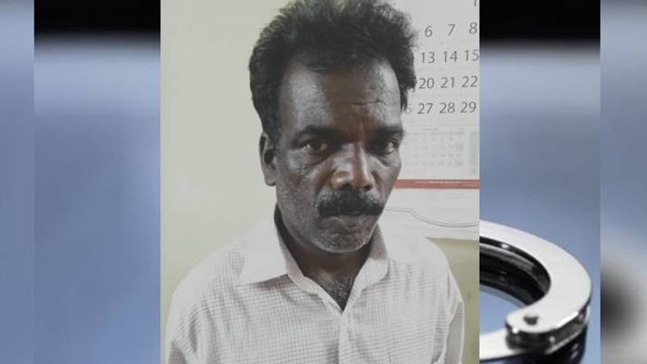 എൽകെജി വിദ്യാർഥിനിയെ പീഡിപ്പിച്ച സ്കൂൾ ജീവനക്കാരൻ അറസ്റ്റിൽ എൽകെജി വിദ്യാർഥിനിയെ പീഡിപ്പിച്ച സ്കൂൾ ജീവനക്കാരൻ അറസ്റ്റിൽ