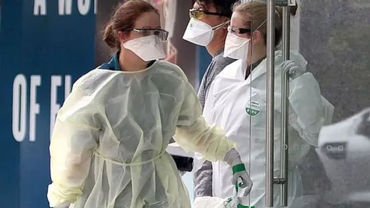 కరోనా వైరస్ ఎఫెక్ట్: గాంధీలో ఒకరికి పరీక్షలు, భయం ఇదీ.... కరోనా వైరస్ ఎఫెక్ట్: గాంధీలో ఒకరికి పరీక్షలు, భయం ఇదీ....