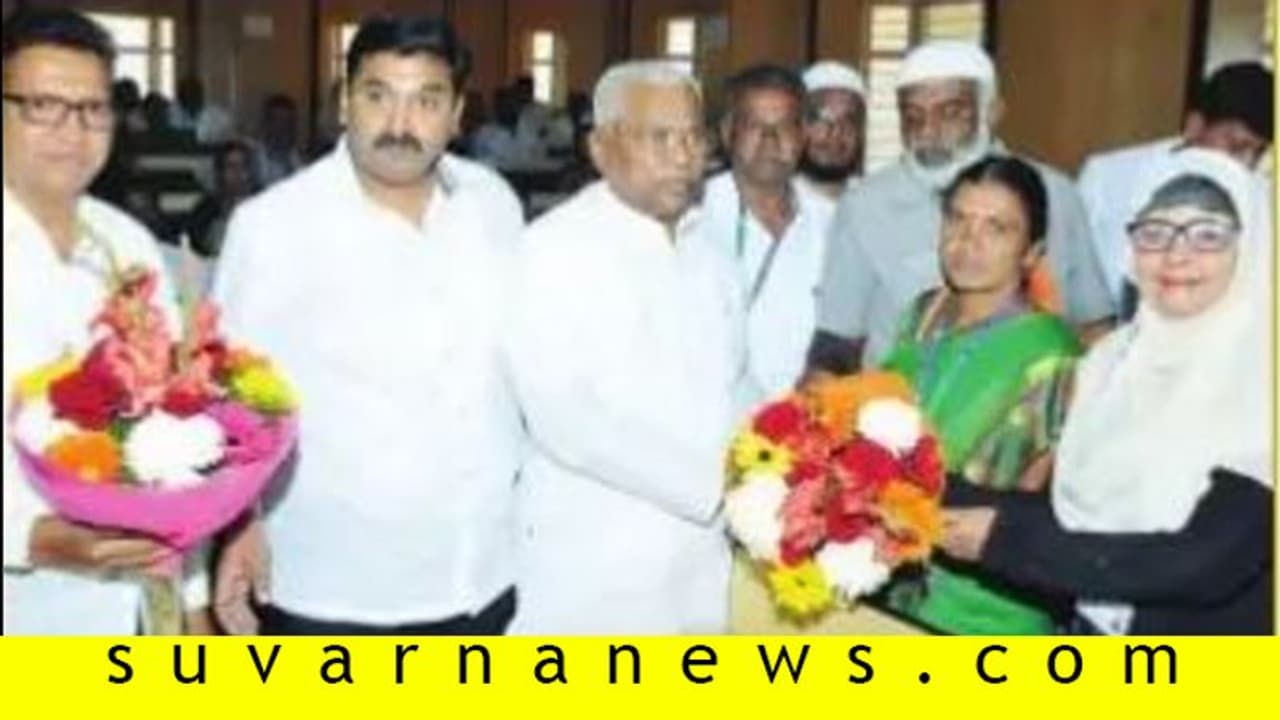 ಅಧಿಕಾರ ಸಿಕ್ಕಿತೆಂದು ದರ್ಬಾರ್ ಮಾಡ್ಬೇಡಿ: ಮಹಿಳಾ ಮೇಯರ್ಗೆ ಸಂಸದ ಕಿವಿಮಾತು ಅಧಿಕಾರ ಸಿಕ್ಕಿತೆಂದು ದರ್ಬಾರ್ ಮಾಡ್ಬೇಡಿ: ಮಹಿಳಾ ಮೇಯರ್ಗೆ ಸಂಸದ ಕಿವಿಮಾತು
