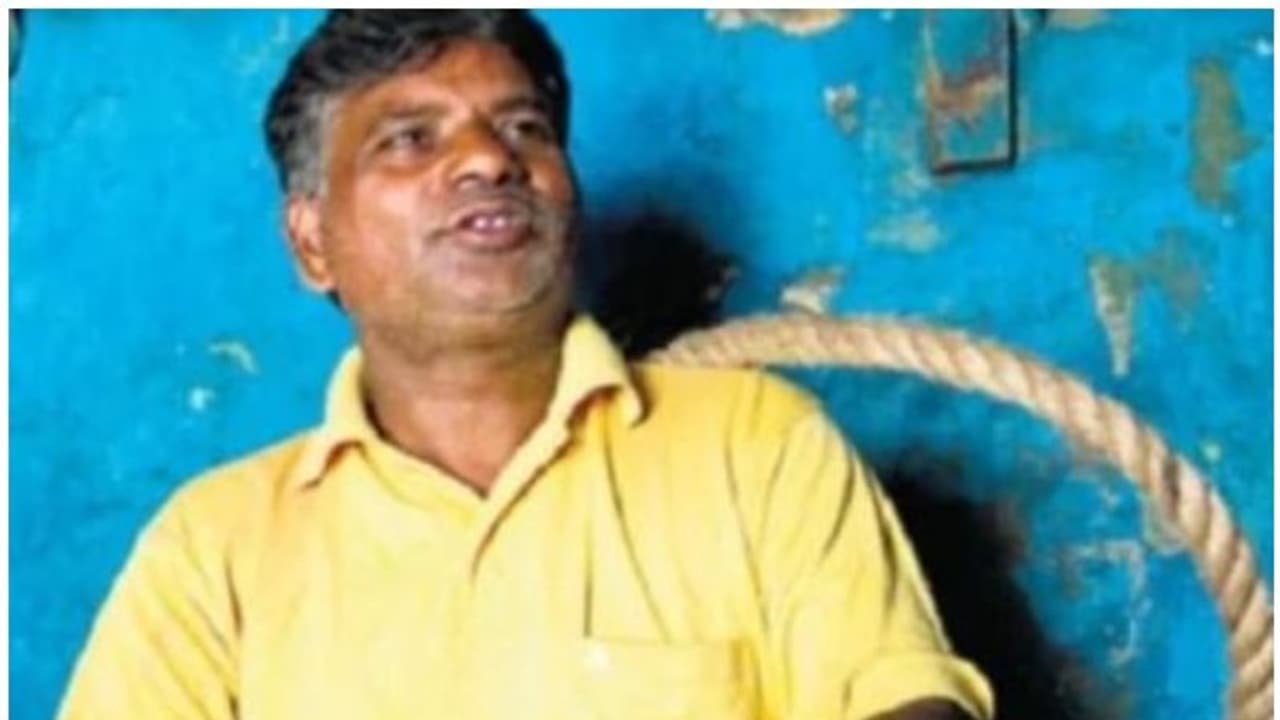 തിഹാര് ജയിലില് ആരാച്ചാര് 'ജോലി'ക്കെത്തി; കൊലക്കയറും തൂക്കുമരവും പരിശോധിച്ചു തിഹാര് ജയിലില് ആരാച്ചാര് 'ജോലി'ക്കെത്തി; കൊലക്കയറും തൂക്കുമരവും പരിശോധിച്ചു