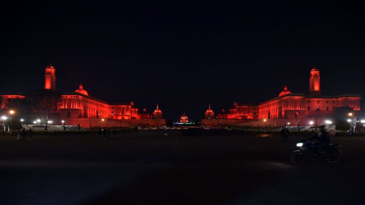 পিতৃবিয়োগে কর্মে অবিচল নর্থ ব্লকের অফিসার, ব্যস্ত থাকলেন বাজেটের কাজে পিতৃবিয়োগে কর্মে অবিচল নর্থ ব্লকের অফিসার, ব্যস্ত থাকলেন বাজেটের কাজে