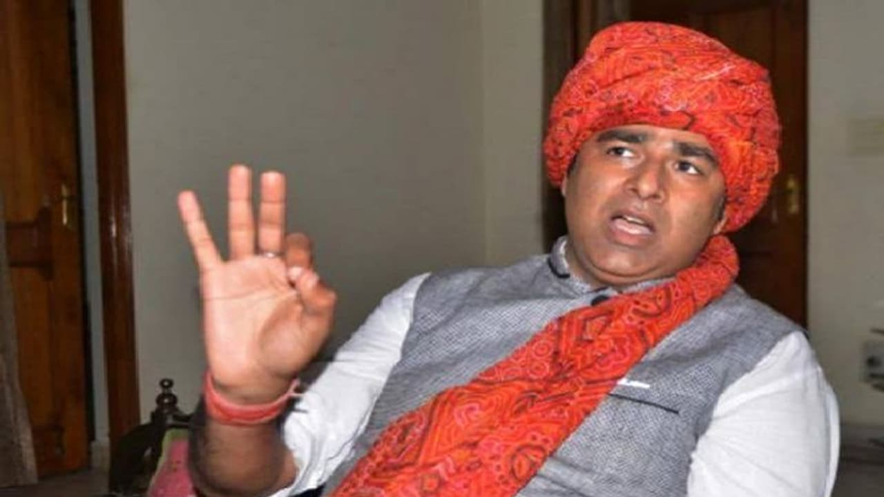 'ഇന്ത്യന്‍ ശാസ്ത്രജ്ഞരെ വിശ്വാസമില്ലാത്ത മുസ്ലിംകള്‍ പാക്കിസ്ഥാനിലേക്ക് പോകട്ടെ'; ബിജെപി നേതാവ്