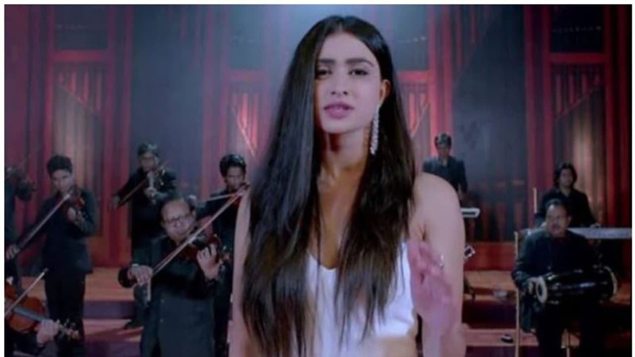 പെട്ടെന്ന് എന്റെ സ്വപ്നം പൂവണിയുമെന്ന് കരുതിയില്ല, ഗുല്സാറിന്റെ രചനയിലെ ഗാനങ്ങളെ കുറിച്ച് ഗായിക റീവ റാത്തോഡ് പെട്ടെന്ന് എന്റെ സ്വപ്നം പൂവണിയുമെന്ന് കരുതിയില്ല, ഗുല്സാറിന്റെ രചനയിലെ ഗാനങ്ങളെ കുറിച്ച് ഗായിക റീവ റാത്തോഡ്