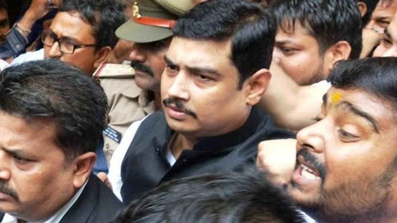 बजट सत्र, रेप के आरोप में जेल में बंद BSP सदस्य का लोकसभा में शपथ ग्रहण बजट सत्र, रेप के आरोप में जेल में बंद BSP सदस्य का लोकसभा में शपथ ग्रहण