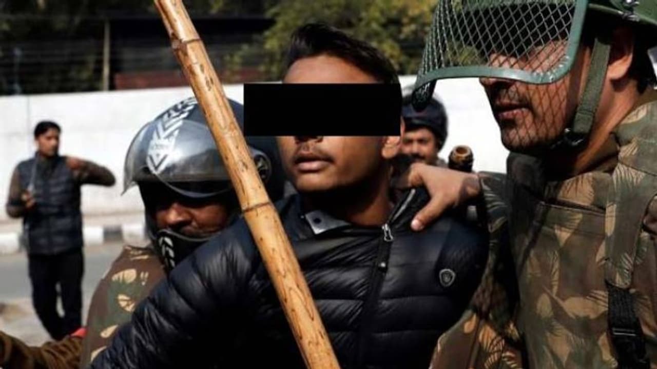 ജാമിയയില്‍ വെടിവച്ചയാള്‍ക്ക് തോക്കും വെടിയുണ്ടയും ലഭിച്ചത് 10000 രൂപയ്ക്ക്, നല്‍കിയയാളെ തിരിച്ചറിഞ്ഞുവെന്ന് പൊലീസ്