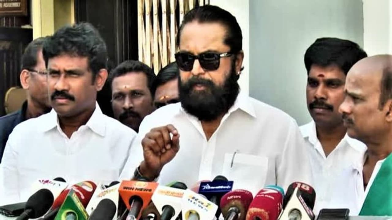 5, 8ம் வகுப்பு பொதுத்தேர்வு ஒன்னும் தப்பில்லையே..! துணை முதல்வரை சந்தித்து சரத்குமார் அதிரடி..! 5, 8ம் வகுப்பு பொதுத்தேர்வு ஒன்னும் தப்பில்லையே..! துணை முதல்வரை சந்தித்து சரத்குமார் அதிரடி..!