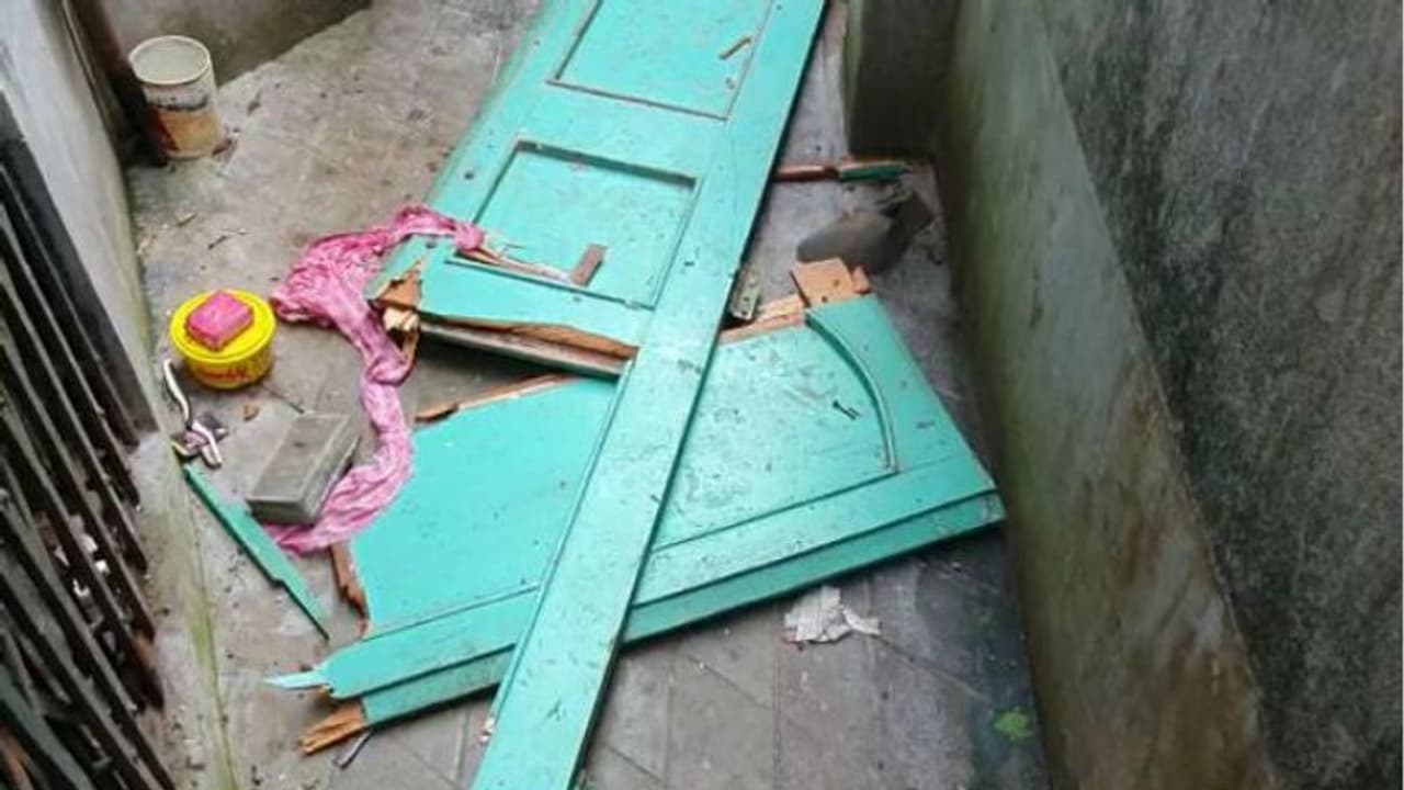 অক্ষত রান্নাঘর সিলিন্ডার, গৃহস্থ বাড়িতে প্রবল বিস্ফোরণে আতঙ্ক বালুরঘাটে