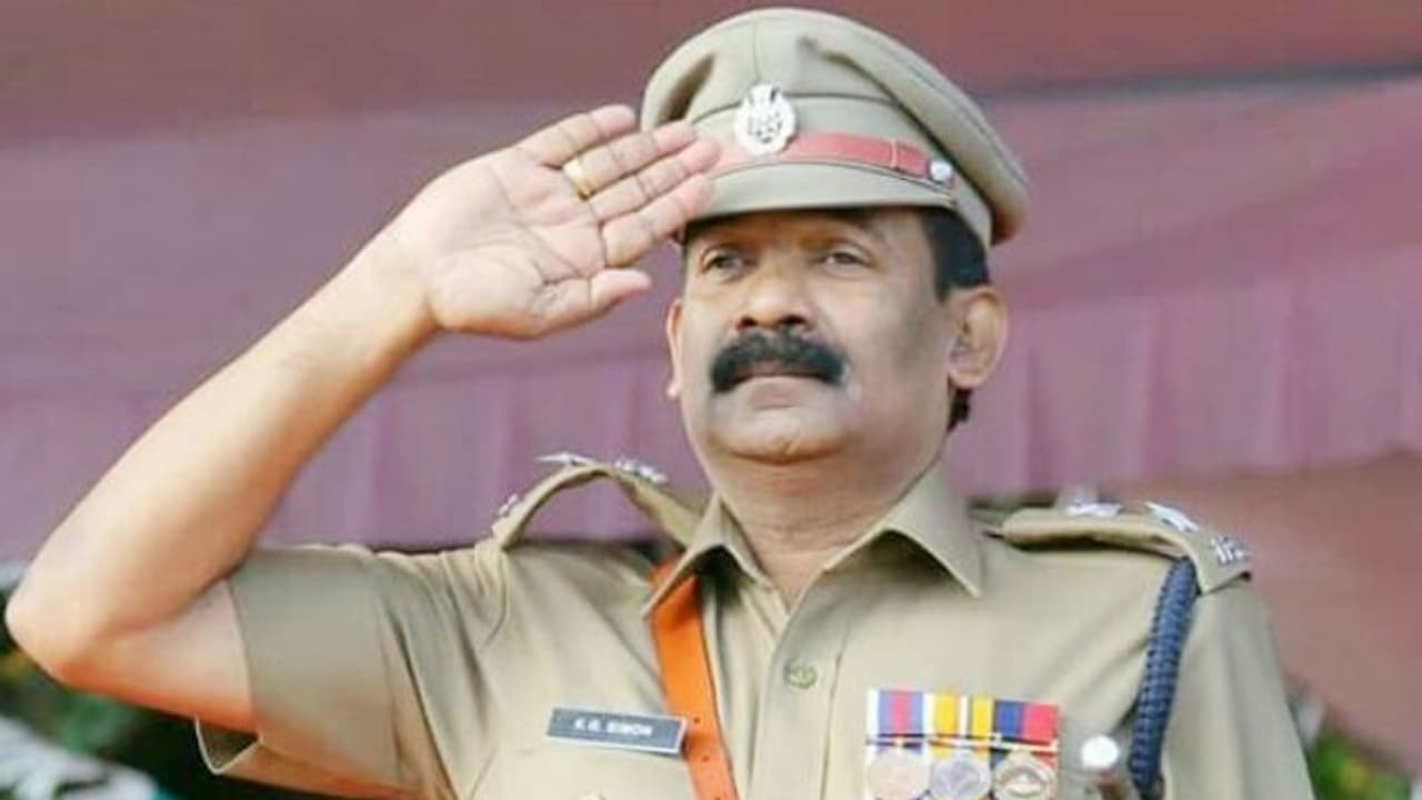 ജില്ലാ പൊലീസ് മേധാവിമാര്‍ക്ക് മാറ്റം: കെജി സൈമണ്‍ പത്തനംതിട്ട എസ്‍പി