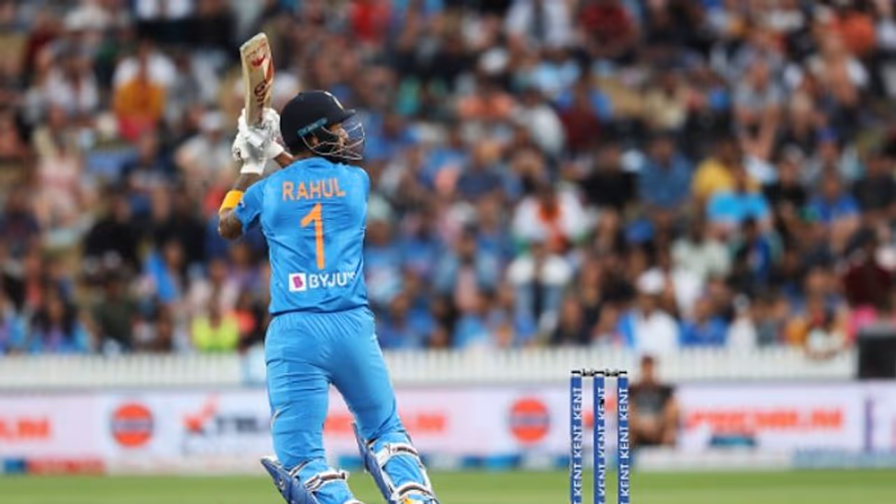 ന്യൂസിലന്ഡില് വീണ്ടും കത്തിക്കയറി; കെ എല് രാഹുലിന്റെ തൊപ്പിയില് മറ്റൊരു പൊന്തൂവല് ന്യൂസിലന്ഡില് വീണ്ടും കത്തിക്കയറി; കെ എല് രാഹുലിന്റെ തൊപ്പിയില് മറ്റൊരു പൊന്തൂവല്