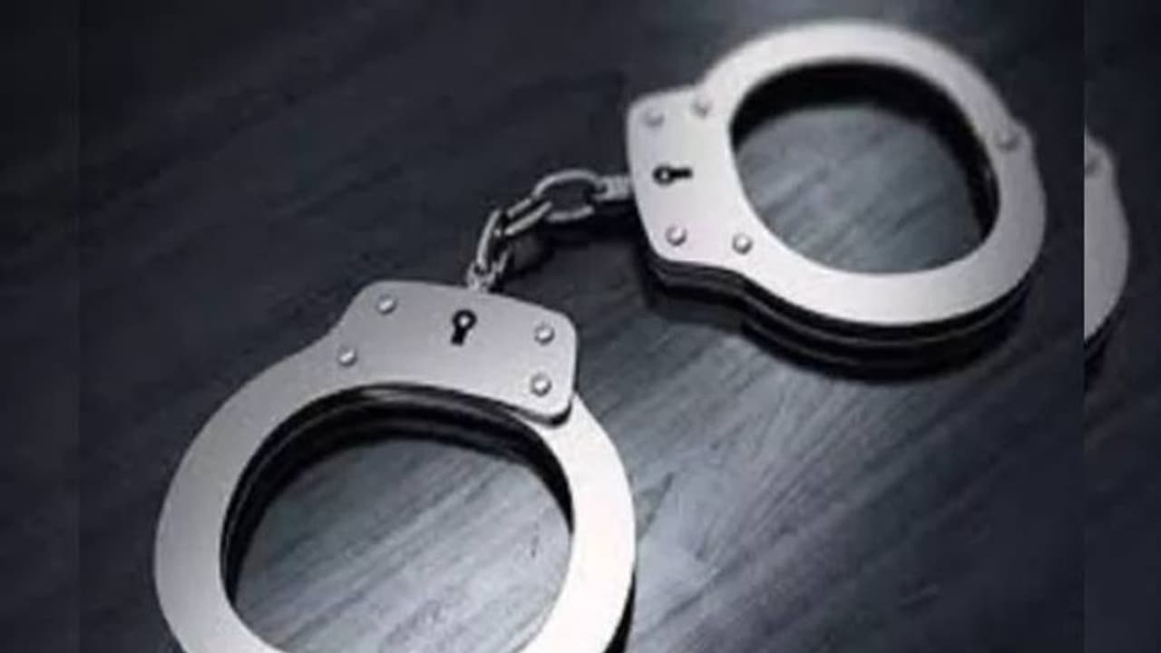 അക്ബർ ചക്രവർത്തി സമ്മാനിച്ച ഖുറാൻ മോഷ്ടിച്ചു: മുഖ്യപ്രതി ജയ്പൂരിൽ അറസ്റ്റിൽ അക്ബർ ചക്രവർത്തി സമ്മാനിച്ച ഖുറാൻ മോഷ്ടിച്ചു: മുഖ്യപ്രതി ജയ്പൂരിൽ അറസ്റ്റിൽ