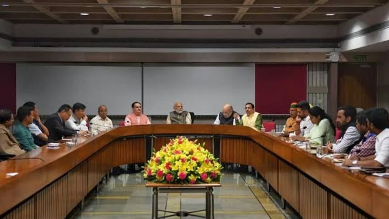 संसद में बजट सत्र, PM मोदी ने NDA नेताओं से नागरिकता कानून का मजबूती से समर्थन करने को कहा संसद में बजट सत्र, PM मोदी ने NDA नेताओं से नागरिकता कानून का मजबूती से समर्थन करने को कहा