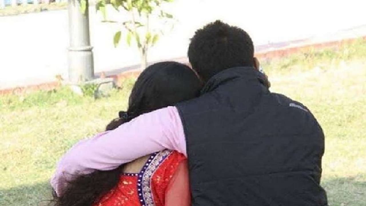 प्रेमिका ने शादी के लिए धर्म बदलने की रखी शर्त, प्रेमी ने उठाया ये कदम, खोज रही पुलिस प्रेमिका ने शादी के लिए धर्म बदलने की रखी शर्त, प्रेमी ने उठाया ये कदम, खोज रही पुलिस