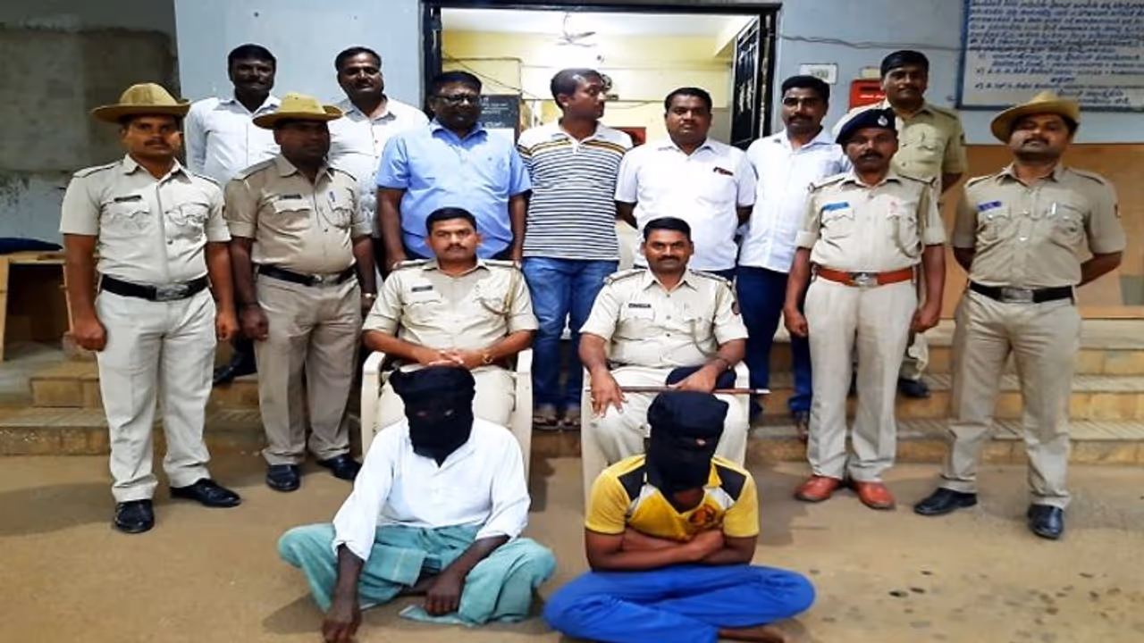 ಪ್ಯಾಂಟ್ನಲ್ಲಿದ್ದ ಕಡಲೆಬೀಜ ಹೇಳಿದ ಜಮಖಂಡಿಯ ಕೊಲೆ ಸ್ಟೋರಿ! ಪ್ಯಾಂಟ್ನಲ್ಲಿದ್ದ ಕಡಲೆಬೀಜ ಹೇಳಿದ ಜಮಖಂಡಿಯ ಕೊಲೆ ಸ್ಟೋರಿ!