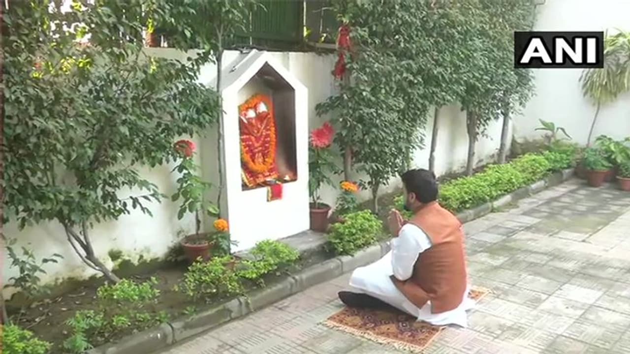 എല്ലാവരോടും ഒപ്പം എല്ലാവര്ക്കും വളര്ച്ച: ബജറ്റിനെ കുറിച്ച് അനുരാഗ് ഠാക്കൂര് എല്ലാവരോടും ഒപ്പം എല്ലാവര്ക്കും വളര്ച്ച: ബജറ്റിനെ കുറിച്ച് അനുരാഗ് ഠാക്കൂര്