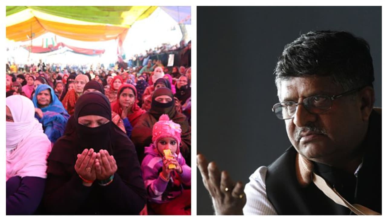 বৈঠকে বসে শাহিনবাগের সন্দেহ দূর করতে চায় মোদী সরকার, বার্তা দিলেন 'টুকরে টুকরে গ্যাঙ' বলা রবিশঙ্কর বৈঠকে বসে শাহিনবাগের সন্দেহ দূর করতে চায় মোদী সরকার, বার্তা দিলেন 'টুকরে টুকরে গ্যাঙ' বলা রবিশঙ্কর