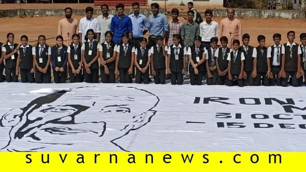 ಸ್ಟೆನ್ಸಿಲ್ ಆರ್ಟ್ನಲ್ಲಿ 45 ನಿಮಿಷದಲ್ಲಿ ರೆಡಿಯಾಯ್ತು ಪಟೇಲ್ ಭಾವಚಿತ್ರ ಸ್ಟೆನ್ಸಿಲ್ ಆರ್ಟ್ನಲ್ಲಿ 45 ನಿಮಿಷದಲ್ಲಿ ರೆಡಿಯಾಯ್ತು ಪಟೇಲ್ ಭಾವಚಿತ್ರ