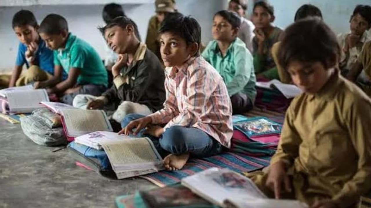 बजट में शिक्षा के क्षेत्र में बड़ी सौगात, नेशनल पुलिस यूनिवर्सिटी का प्रस्ताव, ऐसे दूर करेंगे डॉक्टरों की कमी बजट में शिक्षा के क्षेत्र में बड़ी सौगात, नेशनल पुलिस यूनिवर्सिटी का प्रस्ताव, ऐसे दूर करेंगे डॉक्टरों की कमी