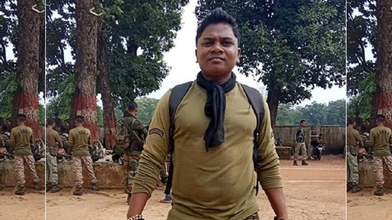 कैंप से अकसर शराब पीने दबे पांव निकल जाता था यह गुप्त सैनिक, कभी खुद भी एक नक्सली था कैंप से अकसर शराब पीने दबे पांव निकल जाता था यह गुप्त सैनिक, कभी खुद भी एक नक्सली था