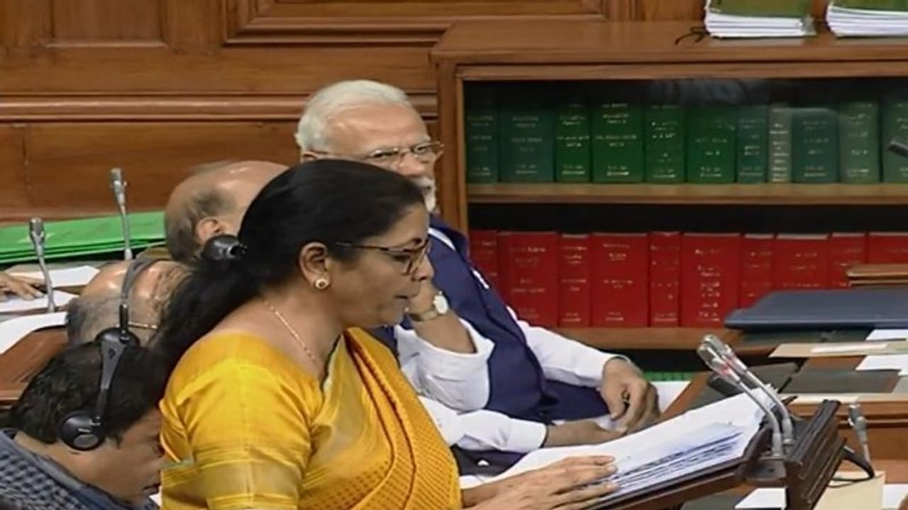 ఇబ్బందిపెట్టిన షుగర్: మధ్యలోనే ముగించిన నిర్మల, అయినా రికార్డు ఇబ్బందిపెట్టిన షుగర్: మధ్యలోనే ముగించిన నిర్మల, అయినా రికార్డు