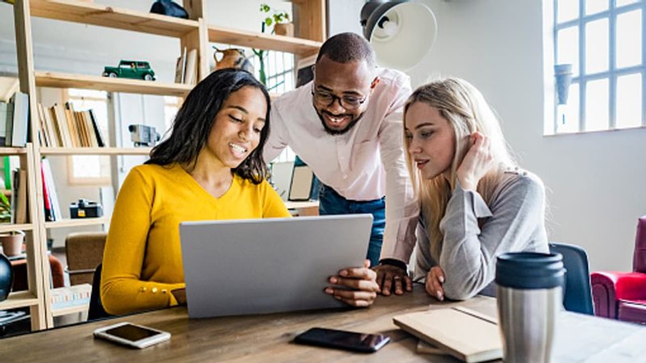 Govt Caution against ed techs: অনলাইন কোর্সের আড়ালেই জালিয়াতির ফাঁদ, কীভাবে এড়াবেন Govt Caution against ed techs: অনলাইন কোর্সের আড়ালেই জালিয়াতির ফাঁদ, কীভাবে এড়াবেন