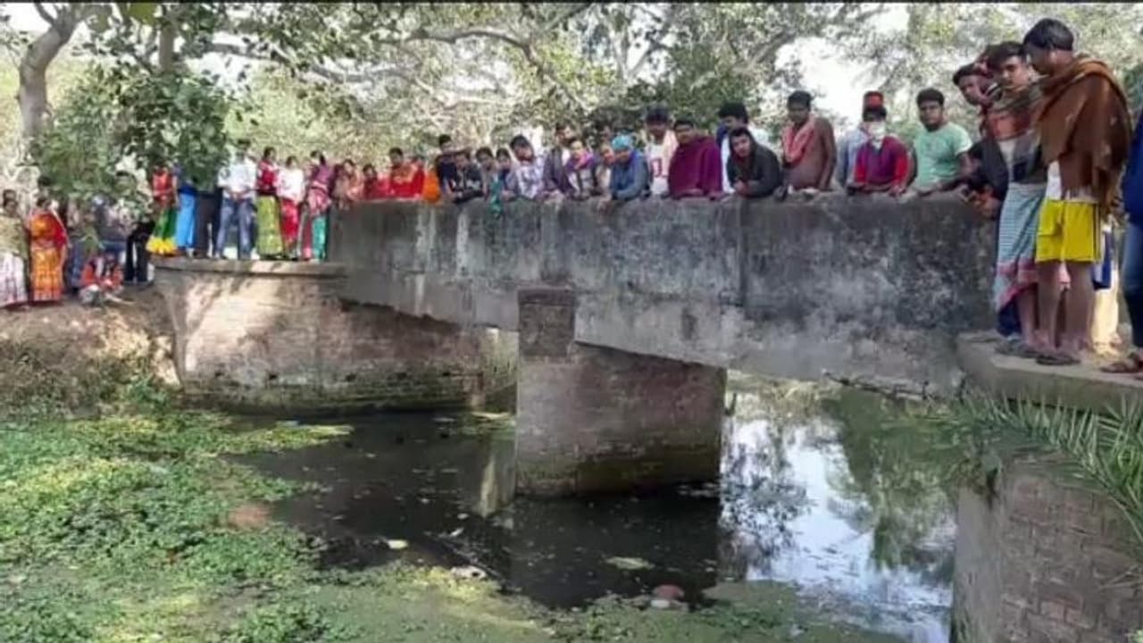 নিখোঁজ শিশুর দেহ ভেসে উঠল খালে, অগ্নিগর্ভ হাওড়ার আমতা নিখোঁজ শিশুর দেহ ভেসে উঠল খালে, অগ্নিগর্ভ হাওড়ার আমতা