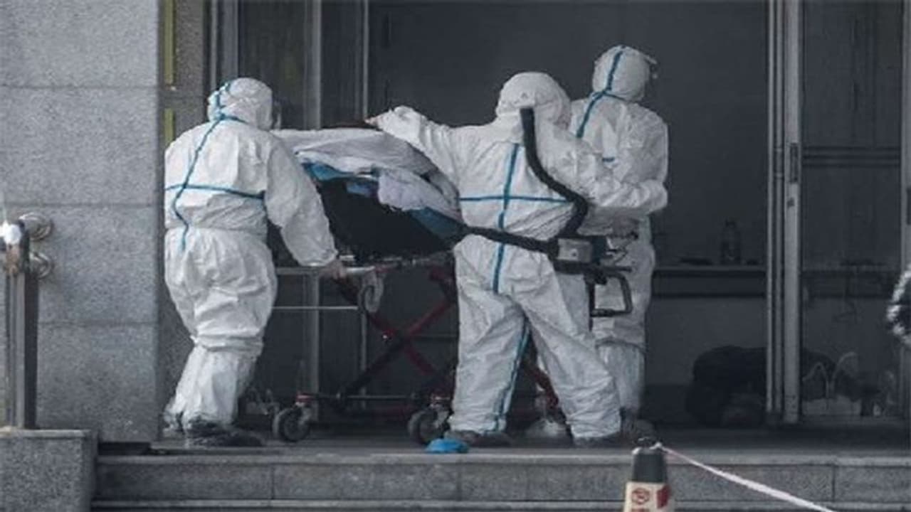 அசுர வேட்டையாடும் கொரோனா வைரஸ்..! 908 உயிர்களை காவு வாங்கியது..! அசுர வேட்டையாடும் கொரோனா வைரஸ்..! 908 உயிர்களை காவு வாங்கியது..!