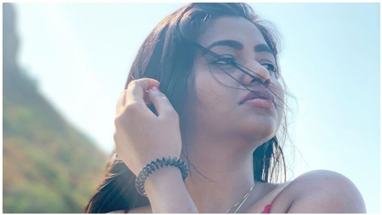 மோசமான கவர்ச்சியில் தாய்லாந்தில் அட்டகாசம் செய்யும் ஷாலு ஷம்மு! கேவலமாக கழுவி ஊற்றும் நெட்டிசன்கள்!