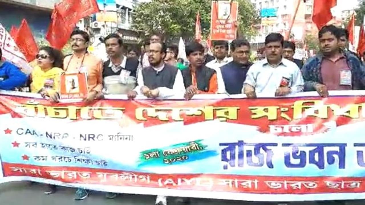 এবার সিএএ র প্রতিবাদে রাস্তায় যুব লিগ, রাজভবন অভিযান আটকাল পুলিশ এবার সিএএ র প্রতিবাদে রাস্তায় যুব লিগ, রাজভবন অভিযান আটকাল পুলিশ