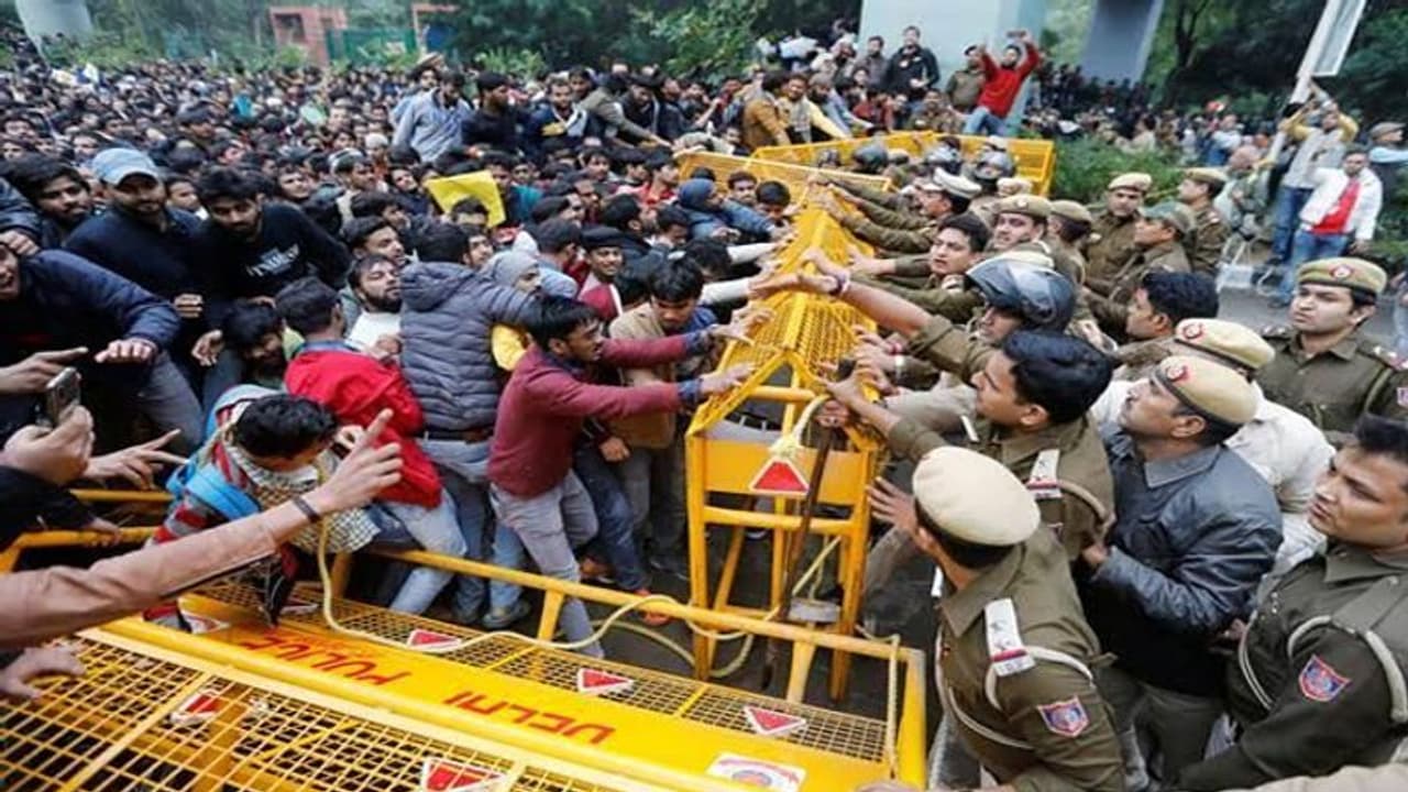 जामिया मिल्लिया इस्लामिया ने यूनिवर्सिटी कैंपस में प्रदर्शनों पर लगाई रोक जामिया मिल्लिया इस्लामिया ने यूनिवर्सिटी कैंपस में प्रदर्शनों पर लगाई रोक