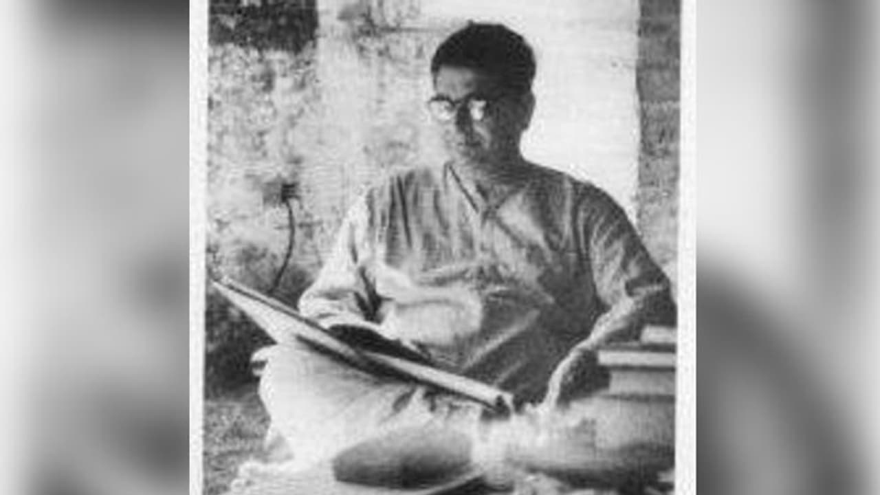 বনফুলের 'বাণী মন্দির' ফের খুলে দেওয়া হল, খুশি জিয়াগঞ্জের পড়ুয়ারা বনফুলের 'বাণী মন্দির' ফের খুলে দেওয়া হল, খুশি জিয়াগঞ্জের পড়ুয়ারা