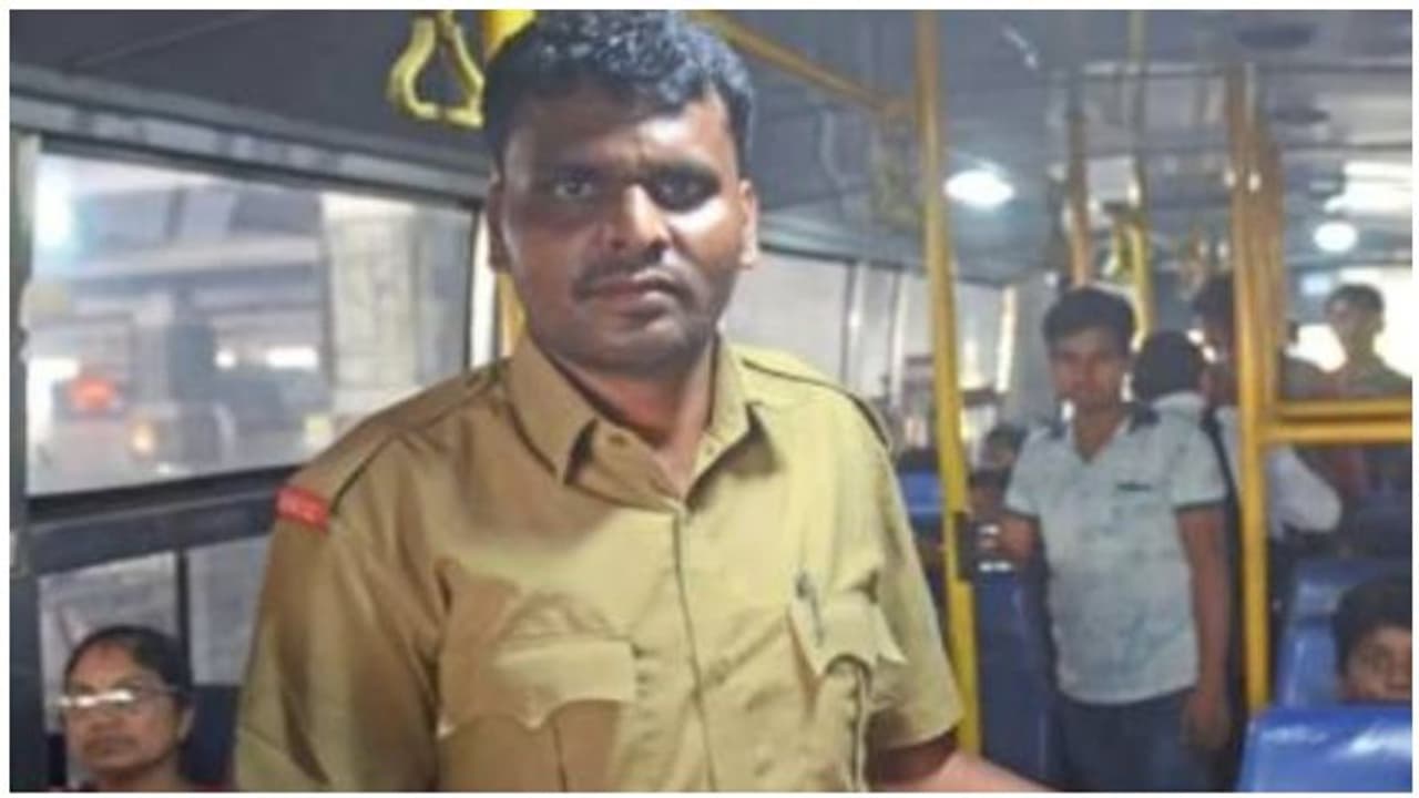 ஐ.ஏ.எஸ் ஆகிறார் பேருந்து நடத்துநர்..! தொலைதூர கல்வி .. "நோ" கோச்சிங் சென்டர்... தினமும் 5 மணி நேர படிப்பு.. 8 மணி நேர வேலை...! ஐ.ஏ.எஸ் ஆகிறார் பேருந்து நடத்துநர்..! தொலைதூர கல்வி .. "நோ" கோச்சிங் சென்டர்... தினமும் 5 மணி நேர படிப்பு.. 8 மணி நேர வேலை...!