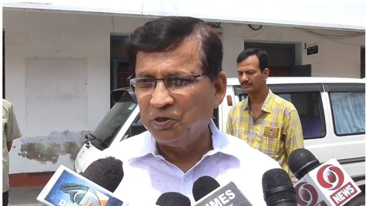 സിപിഎം മുന് മന്ത്രിക്കെതിരെ 638 കോടിയുടെ അഴിമതിയാരോപണം; കുറ്റപത്രം സമര്പ്പിക്കാത്തതിനാല് ജാമ്യം സിപിഎം മുന് മന്ത്രിക്കെതിരെ 638 കോടിയുടെ അഴിമതിയാരോപണം; കുറ്റപത്രം സമര്പ്പിക്കാത്തതിനാല് ജാമ്യം