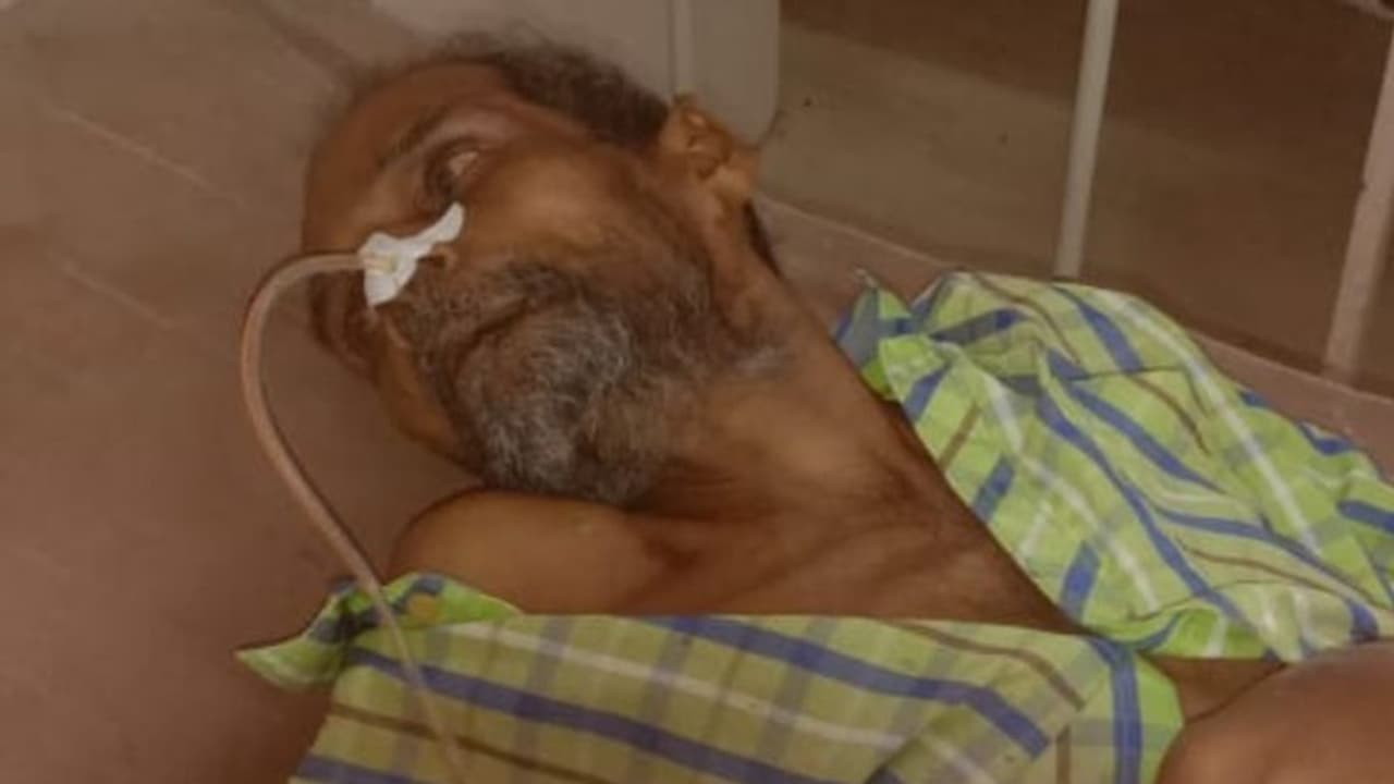 ബന്ധുക്കൾ ഉപേക്ഷിച്ച് ആശുപത്രിയിൽ കഴിയുന്ന വയോധികന് താങ്ങും തണലുമായി നഴ്സുമാരും ജീവനക്കാരും