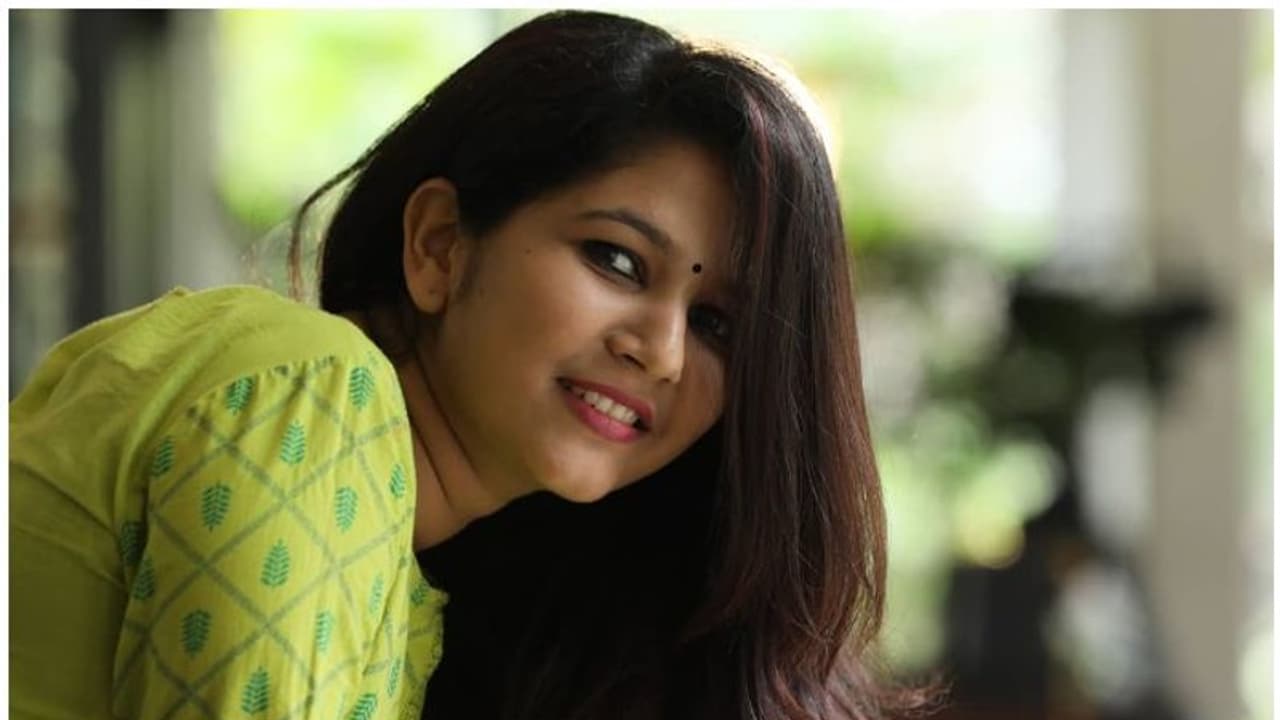 'ലെച്ചു'വാകാന് ഇനിയില്ല; കാരണം വെളിപ്പെടുത്തി വീഡിയോ പങ്കുവെച്ച് ജൂഹി 'ലെച്ചു'വാകാന് ഇനിയില്ല; കാരണം വെളിപ്പെടുത്തി വീഡിയോ പങ്കുവെച്ച് ജൂഹി