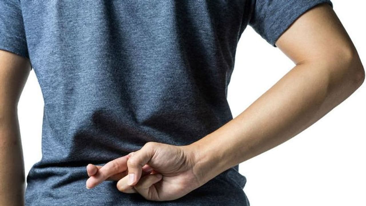 'ഇവരാണ് പഠിച്ച കള്ളന്മാര്'; പിടിക്കപ്പെടാത്ത രീതിയില് കള്ളം പറയുന്നവര്... 'ഇവരാണ് പഠിച്ച കള്ളന്മാര്'; പിടിക്കപ്പെടാത്ത രീതിയില് കള്ളം പറയുന്നവര്...