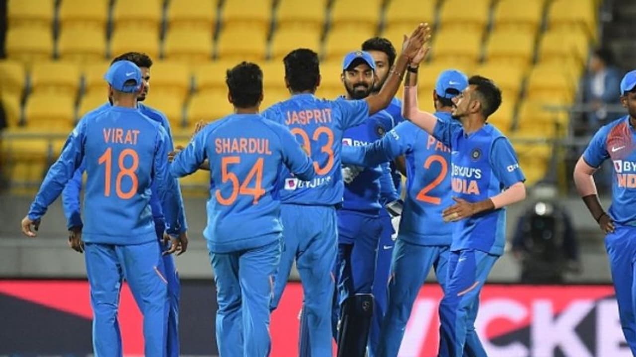 ఐదో టీ20: అదే ఉత్కంఠ.. కివీస్పై భారత్దే విజయం, సిరీస్ క్లీన్ స్వీప్ ఐదో టీ20: అదే ఉత్కంఠ.. కివీస్పై భారత్దే విజయం, సిరీస్ క్లీన్ స్వీప్