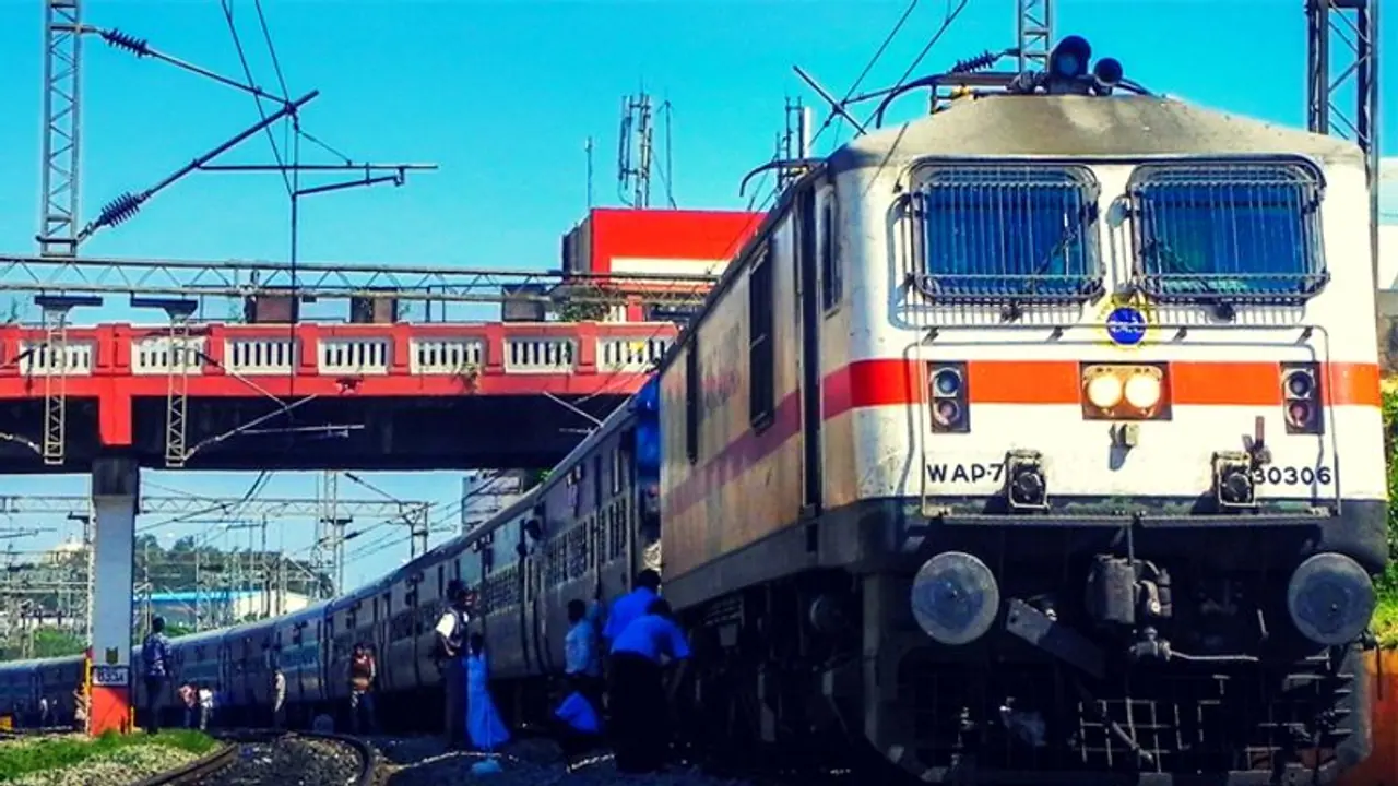 పూర్తిస్థాయిలో రైల్వేల ప్రైవేటీకరణకు నాంది... కొత్తగా 150 ప్రైవేట్ రైళ్లు