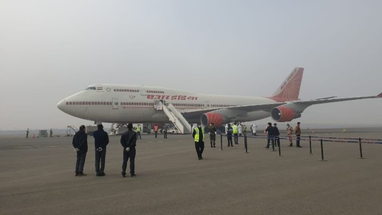 കൊറോണ: ക്യാമ്പിൽ അടിസ്ഥാന സൗകര്യങ്ങളില്ലെന്ന് ചൈനയിൽ നിന്നെത്തിയ മലയാളി വിദ്യാർത്ഥികൾ കൊറോണ: ക്യാമ്പിൽ അടിസ്ഥാന സൗകര്യങ്ങളില്ലെന്ന് ചൈനയിൽ നിന്നെത്തിയ മലയാളി വിദ്യാർത്ഥികൾ