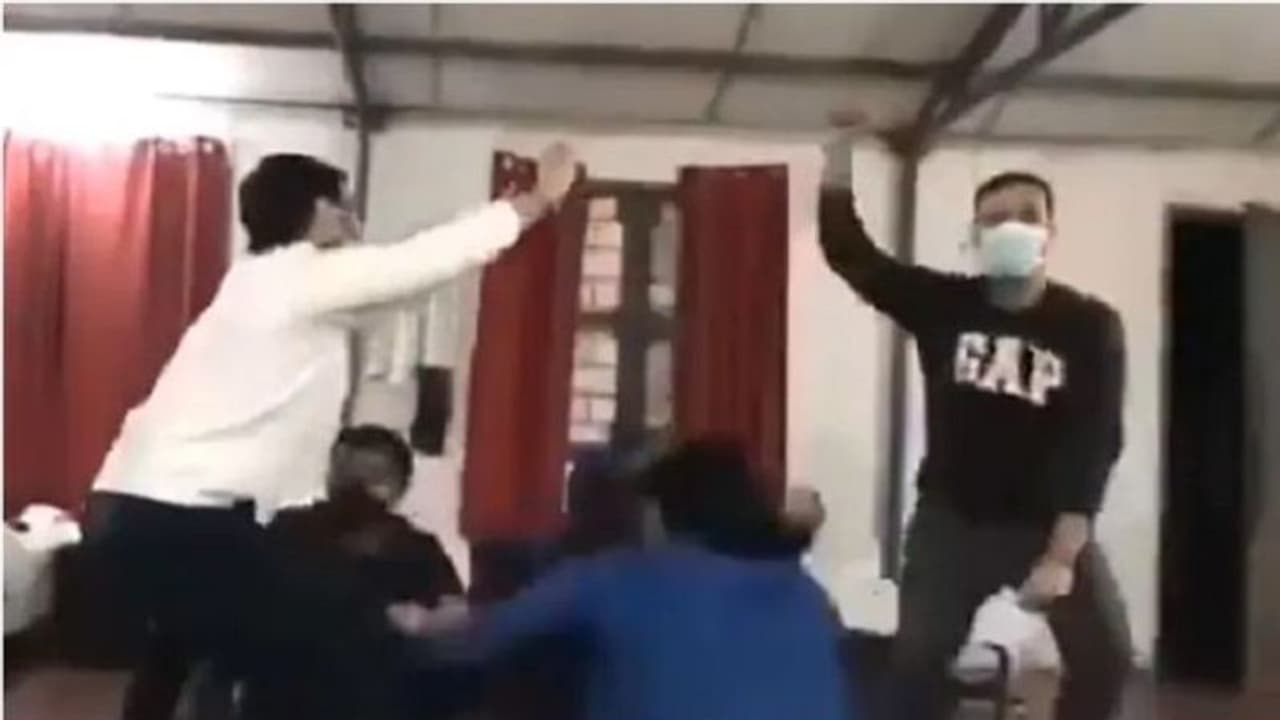 ವುಹಾನ್ನಿಂದ ಬಂದ ಭಾರತೀಯರಿಂದ ಆರೋಗ್ಯ ಶಿಬಿರದಲ್ಲಿ ಡ್ಯಾನ್ಸ್! ವುಹಾನ್ನಿಂದ ಬಂದ ಭಾರತೀಯರಿಂದ ಆರೋಗ್ಯ ಶಿಬಿರದಲ್ಲಿ ಡ್ಯಾನ್ಸ್!