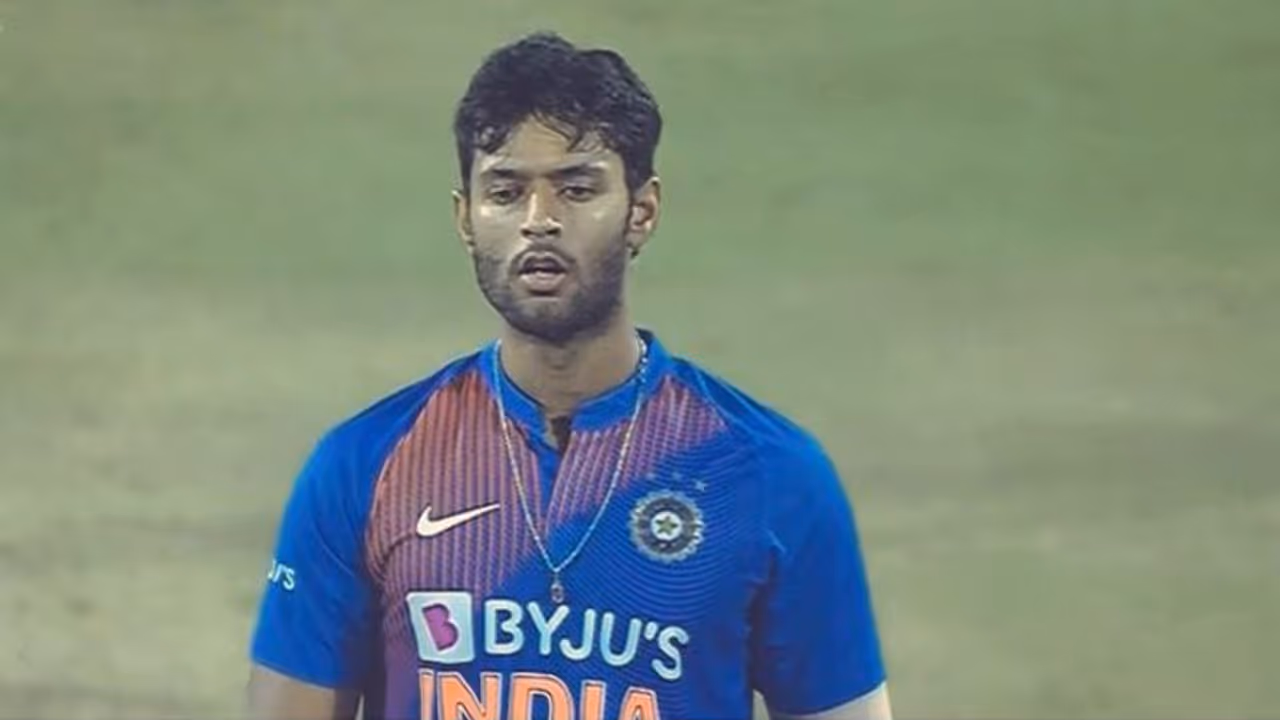 రంజీ సీజన్ కు ముందు కరోనా కలవరం.. టీమిండియా ఆల్ రౌండర్ తో పాటు ముంబై, బెంగాల్ జట్టు సభ్యులకు కొవిడ్ రంజీ సీజన్ కు ముందు కరోనా కలవరం.. టీమిండియా ఆల్ రౌండర్ తో పాటు ముంబై, బెంగాల్ జట్టు సభ్యులకు కొవిడ్