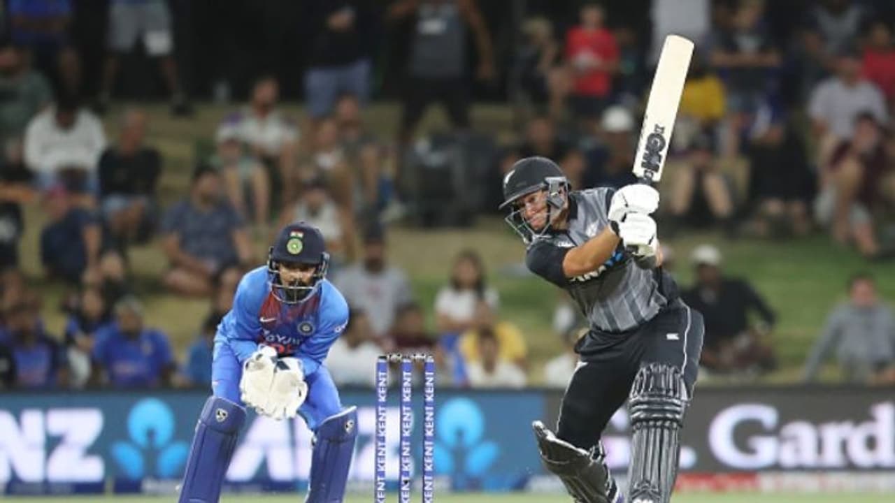 ರಾಸ್ ಟೇಲರ್ ಶತಕ: ಟೀಂ ಇಂಡಿಯಾಗೆ ಸೋಲಿನ ಆಘಾತ..! ರಾಸ್ ಟೇಲರ್ ಶತಕ: ಟೀಂ ಇಂಡಿಯಾಗೆ ಸೋಲಿನ ಆಘಾತ..!